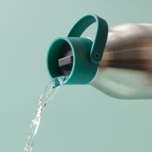 500ml reusable stainless steel water bottle with green lid